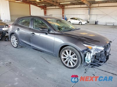 Czwarte zdjęcie samochodu z boku: 2017 MAZDA 3 GRAND TOURING VIN:3MZBN1M35HM130575 - miniatura