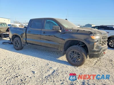 Czwarte zdjęcie samochodu z boku: 2022 CHEVROLET SILVERADO K1500 TRAIL BOSS CUSTOM VIN:3GCPDCEK1NG646469 - miniatura