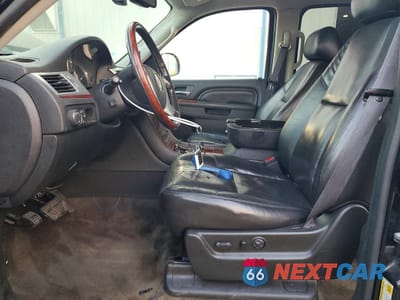 Zdjęcie 7 z 13 samochodu: 2011 CADILLAC ESCALADE ESV PREMIUM VIN:1GYS3JEF8BR254325 - miniatura
