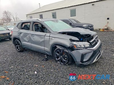 Czwarte zdjęcie samochodu z boku: 2022 VOLKSWAGEN TAOS SE IQ DRIVE VIN:3VVPX7B2XNM011031 - miniatura