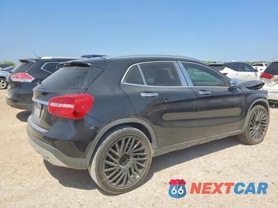 Trzecie zdjęcie samochodu z tyłu: 2015 MERCEDES-BENZ GLA 250 VIN:WDCTG4EB6FJ143946 - miniatura