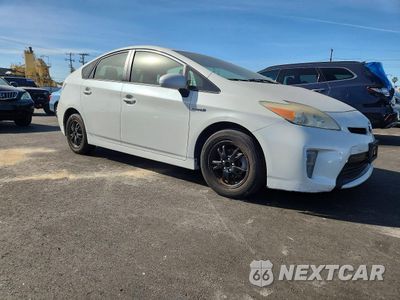 Czwarte zdjęcie samochodu z boku: 2014 TOYOTA PRIUS TWO VIN:JTDKN3DU2E1740398 - miniatura