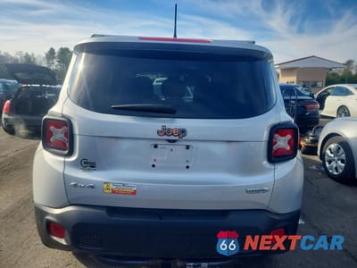 Zdjęcie 6 z 11 samochodu: 2015 JEEP RENEGADE LATITUDE VIN:ZACCJBBT5FPB37905 - miniatura