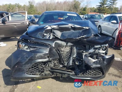 Piąte zdjęcie samochodu w środku: 2022 ALFA ROMEO GIULIA SUPER VIN:ZARFANBN1N7652787 - miniatura