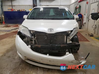 Piąte zdjęcie samochodu w środku: 2015 TOYOTA SIENNA XLE 7-PASSENGER VIN:5TDDK3DC5FS097820 - miniatura
