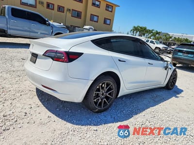 Trzecie zdjęcie samochodu z tyłu: 2022 TESLA MODEL 3 VIN:5YJ3E1EA8NF318818 - miniatura