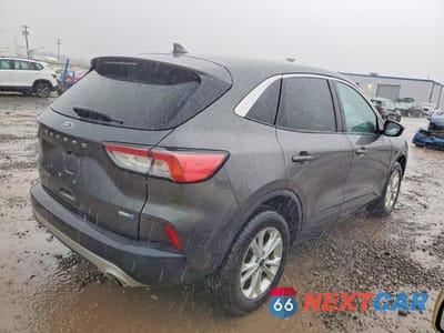 Trzecie zdjęcie samochodu z tyłu: 2020 FORD ESCAPE SE VIN:1FMCU9G61LUB21385 - miniatura