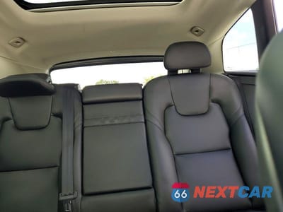 Zdjęcie 10 z 14 samochodu: 2019 VOLVO XC60 T5 MOMENTUM VIN:LYV102DK9KB376441 - miniatura