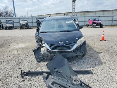 Piąte zdjęcie samochodu w środku: 2015 TOYOTA SIENNA LE 8-PASSENGER VIN:5TDKK3DC1FS548068 - miniatura