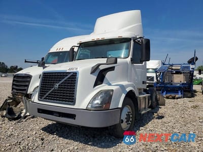 Drugie zdjęcie samochodu z przodu: 2017 VOLVO VNL SEMI TRUCK VIN:4V4N39TG7HN987967 - miniatura