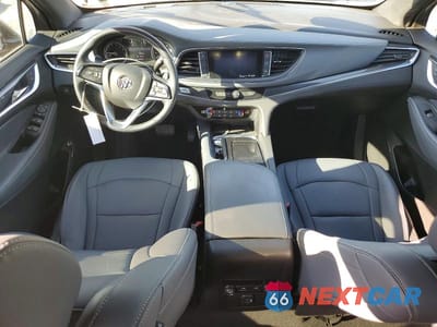 Zdjęcie 8 z 13 samochodu: 2023 BUICK ENCLAVE ESSENCE VIN:5GAERBKW2PJ148262 - miniatura