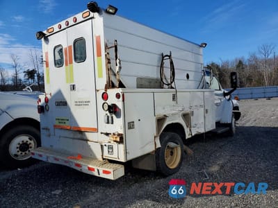 Trzecie zdjęcie samochodu z tyłu: 2009 CHEVROLET C5500 UTILITY / SERVICE TRUCK VIN:1GBE5C1919F402517 - miniatura