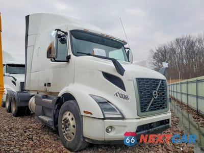 2020 VOLVO VNR SEMI TRUCK 4V4WC9EG7LN267336 - główne zdjęcie licytacji z USA - miniatura