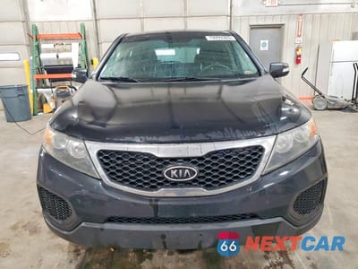 Piąte zdjęcie samochodu w środku: 2012 KIA SORENTO LX VIN:5XYKT3A19CG193093 - miniatura