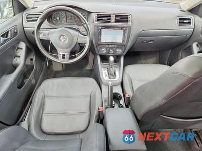 Zdjęcie 8 z 11 samochodu: 2011 VOLKSWAGEN JETTA SE VIN:3VWDX7AJ8BM384247 - miniatura