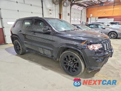 Czwarte zdjęcie samochodu z boku: 2019 JEEP GRAND CHEROKEE LAREDO VIN:1C4RJFAG8KC546873 - miniatura