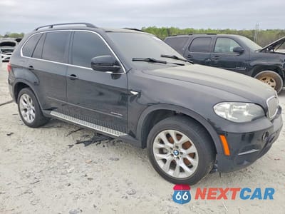 Czwarte zdjęcie samochodu z boku: 2013 BMW X5 XDRIVE35I VIN:5UXZV4C55D0E03471 - miniatura