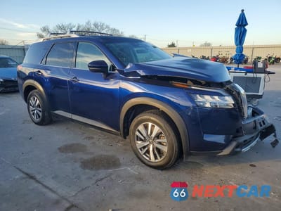 Czwarte zdjęcie samochodu z boku: 2023 NISSAN PATHFINDER SL VIN:5N1DR3CA0PC211121 - miniatura