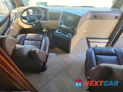 Piąte zdjęcie samochodu w środku: 2016 FREIGHTLINER CHASSIS XC VIN:4UZAB2DT2GCHY0184 - miniatura