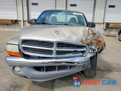 Piąte zdjęcie samochodu w środku: 2002 DODGE DAKOTA SLT VIN:1B7GL42X92S578547 - miniatura