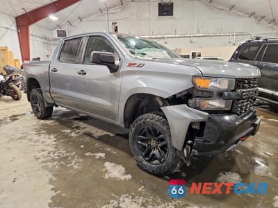 Czwarte zdjęcie samochodu z boku: 2020 CHEVROLET SILVERADO K1500 TRAIL BOSS CUSTOM VIN:3GCPYCEF8LG250317 - miniatura