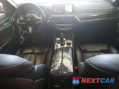 Zdjęcie 8 z 11 samochodu: 2018 BMW M550XI VIN:WBAJB9C53JB035113 - miniatura