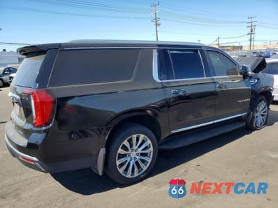 Trzecie zdjęcie samochodu z tyłu: 2021 GMC YUKON XL C1500 SLT VIN:1GKS1GKT5MR433034 - miniatura