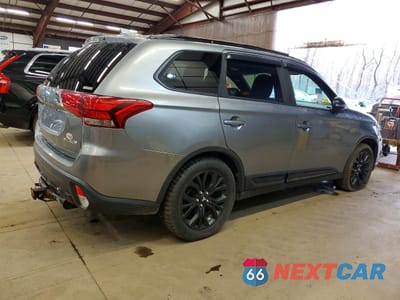 Trzecie zdjęcie samochodu z tyłu: 2018 MITSUBISHI OUTLANDER SE VIN:JA4AZ3A38JZ031038 - miniatura