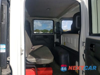 Zdjęcie 6 z 10 samochodu: 2023 ISUZU NPR XD CHIPPER TRUCK VIN:JALC4J166P7014186 - miniatura