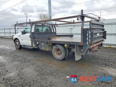 Drugie zdjęcie samochodu z przodu: 2003 FORD F350 SUPER DUTY FLATBED TRUCK VIN:1FDWF36F43EA94229 - miniatura