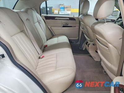 Zdjęcie 10 z 11 samochodu: 2004 LINCOLN TOWN CAR EXECUTIVE VIN:1LNHM81WX4Y672630 - miniatura