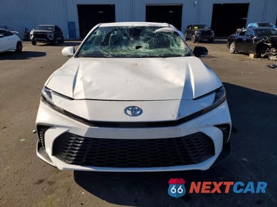 Piąte zdjęcie samochodu w środku: 2025 TOYOTA CAMRY SE VIN:4T1DAACK7SU564642 - miniatura