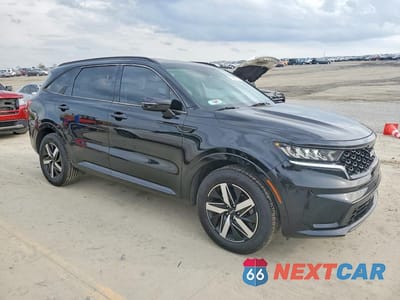 Czwarte zdjęcie samochodu z boku: 2022 KIA SORENTO S VIN:5XYRL4LC3NG085297 - miniatura