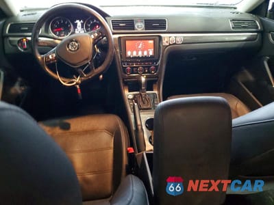 Zdjęcie 8 z 12 samochodu: 2017 VOLKSWAGEN PASSAT SE VIN:1VWBT7A34HC050893 - miniatura