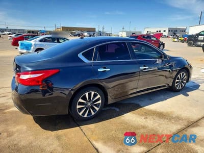 Trzecie zdjęcie samochodu z tyłu: 2017 NISSAN ALTIMA 2.5 SV VIN:1N4AL3AP6HC272352 - miniatura
