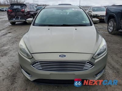 Piąte zdjęcie samochodu w środku: 2016 FORD FOCUS TITANIUM VIN:1FADP3N2XGL302922 - miniatura