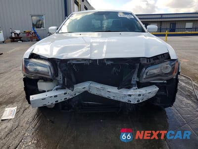 Piąte zdjęcie samochodu w środku: 2014 CHRYSLER 300 S VIN:2C3CCABG0EH373230 - miniatura