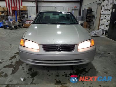 Piąte zdjęcie samochodu w środku: 2001 TOYOTA CAMRY LE V6 VIN:4T1BF22K81U121611 - miniatura