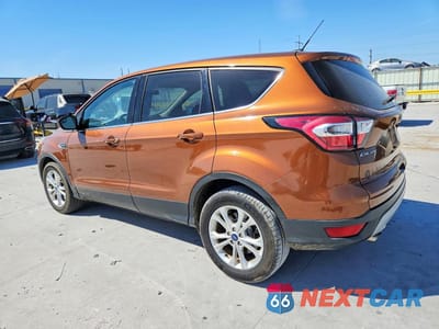 Drugie zdjęcie samochodu z przodu: 2017 FORD ESCAPE SE VIN:1FMCU0GD4HUC39416 - miniatura
