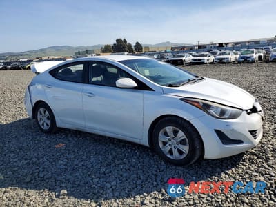 Czwarte zdjęcie samochodu z boku: 2016 HYUNDAI ELANTRA SE VIN:5NPDH4AE0GH685044 - miniatura