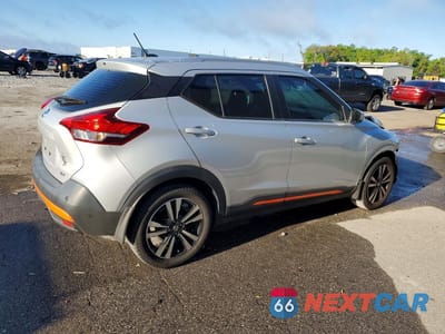 Trzecie zdjęcie samochodu z tyłu: 2020 NISSAN KICKS SV VIN:3N1CP5CVXLL570871 - miniatura