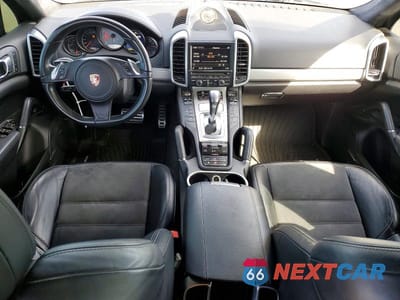 Zdjęcie 8 z 12 samochodu: 2014 PORSCHE CAYENNE VIN:WP1AD2A26ELA76184 - miniatura