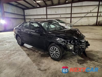 Czwarte zdjęcie samochodu z boku: 2020 VOLKSWAGEN JETTA S VIN:3VWCB7BU3LM007037 - miniatura