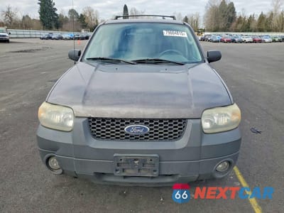 Piąte zdjęcie samochodu w środku: 2005 FORD ESCAPE XLT VIN:1FMYU93155KD28117 - miniatura