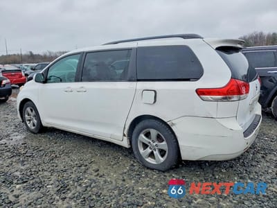 Drugie zdjęcie samochodu z przodu: 2011 TOYOTA SIENNA LE 8-PASSENGER VIN:5TDKK3DC0BS024081 - miniatura