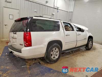 Trzecie zdjęcie samochodu z tyłu: 2011 GMC YUKON XL K1500 SLT VIN:1GKS2KE38BR224900 - miniatura