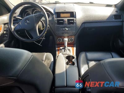 Zdjęcie 8 z 11 samochodu: 2011 MERCEDES-BENZ C 300 VIN:WDDGF5EB4BA513002 - miniatura