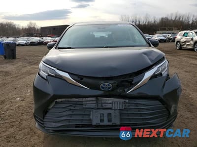 Piąte zdjęcie samochodu w środku: 2022 TOYOTA SIENNA LE 8-PASSENGER VIN:5TDKSKFC6NS050390 - miniatura