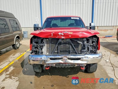 Piąte zdjęcie samochodu w środku: 2005 CHEVROLET SILVERADO K2500 HEAVY DUTY VIN:1GCHK29205E291056 - miniatura