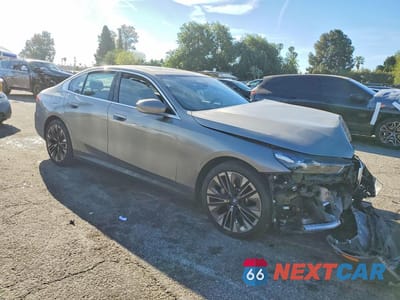 Czwarte zdjęcie samochodu z boku: 2025 BMW 530 I VIN:WBA43FJ04SCT22729 - miniatura